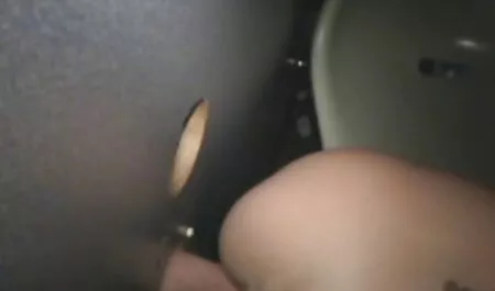 El chico llegó con su amigo y encontró a su madre masturbándose, pero ella no la asusta, ella comienza a chuparte el pene profundamente hasta el punto de que te olvidas de todo en veteranas con negros el mundo, pero esto es solo el comienzo y ella lo monta en la cocina y un boom, sexy por un joven principiante