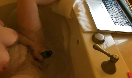 Una novia madura con leche grande no puede esperar a que el futuro esposo conduzca su manguera, culo su culo video xxx de veteranas bomba con semen
