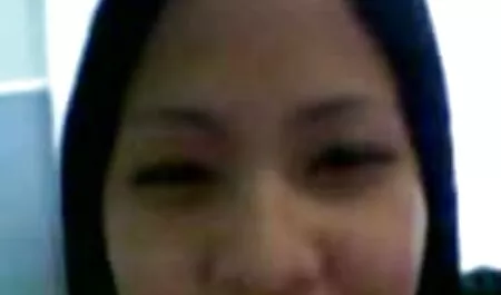 Borracho chica Asiática veteranas xxx videos en la habitación de los hombres y chupar su polla en la cama