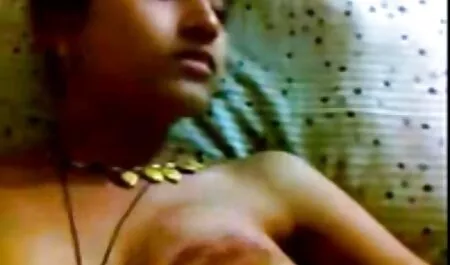 Tres lesbianas uso strapon a Grupo de mierda veteranas peludas follando en todos los agujeros