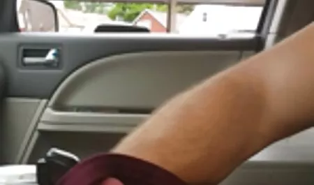 La chica con delgada, veteranas follando con negros a veces hipnotizante consolador en su estrecho culo