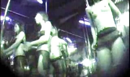 Las lesbianas sueñan con crear una familia veteranas videos xxx completa y tener un hijo, pero debido a esto necesitan un hombre, entonces uno de ellos sale con un vecino, y sin duda, ella monta frente a él, quiere devolverlo lo antes posible y dejarlo terminar con ella y el chico está extremadamente feliz con su felicidad