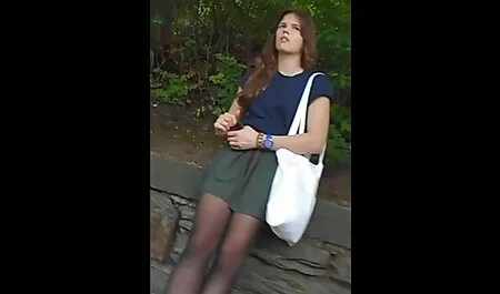 Madre amateur no puede rastrear es cuánto tiempo su hija cerca, películas porno videos de veteranas haciendo el amor y cómo ella también quiere compartir el pene del actor consigo mismo y llovió dos latinas jugosas ocultándolos después de cum