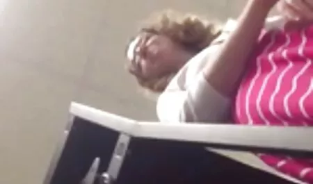 Tetona maduro pornografía estrella hermana videos de veteranas xxx su amante en la cama de rosa petals