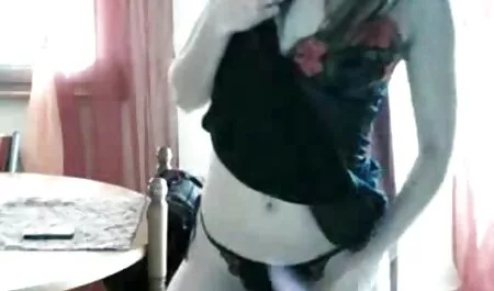 Chica con tetas pequeñas comenzó veteranas follando videos gratis culo caliente en el aire con consolador de vidrio, cuando llegamos a casa ella viene, oral sin levantar el pene, luego casualmente follada en el culo y aquí está la experiencia del mejor orgasmo.