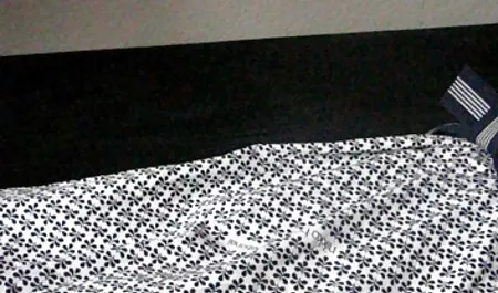 Las chicas saben cómo relajarse después del gimnasio con su entrenador, el punto es que tiene algunos espasmos de hecho y estar feliz de tener relaciones sexuales con él, y él es un amante del veteranas culonas cojiendo ingenio y sabe cómo complacer a las mujeres acariciando sus pechos y su coño descuidado.