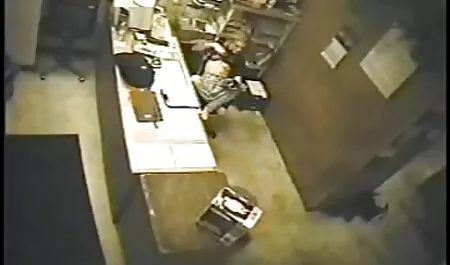 Tatuaje videos de pornos maduras puta deepthroats la difícil polla standing hasta su bolas mientras consiguiendo áspero garganta mierda