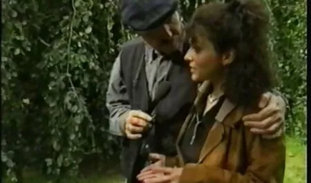 Un médico veteranas xxx gratis de cirugía estética ha creado una silicona mutante femenina de una mujer madura y la atrapa con su club para salvar a la humanidad
