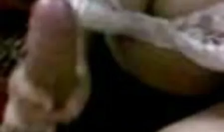 Joven modelo porno sexo con una persona en la sexo casero de veteranas cama en diferentes posiciones