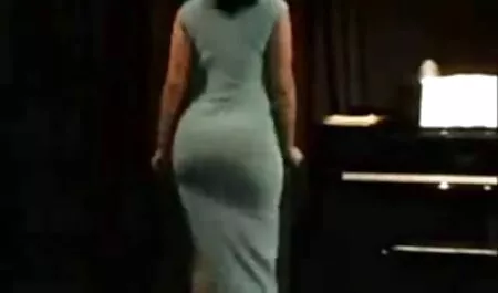 Sofisticado modelo acariciando sofisticado coño por hábil video xxx veteranas manos