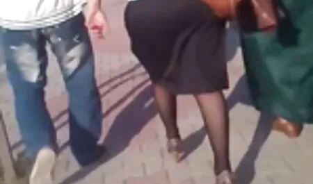 Los chicos antes de la boda no van a jugar con él veteranasfollando solo llaman a la chica sobre la casa y el apartamento para que juegue en todas partes