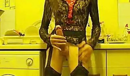 Bald Pepper ni siquiera sexo casero con veteranas piensa en limpiar antes de follar, anal una rubia rusa