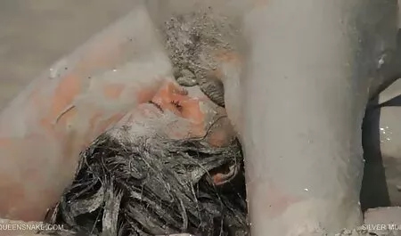 Goblins quieren robar juguetes sexuales de su ama de casa, pero la madre ver videos de porno de veteranas era sospechosa y se folla al ladrón