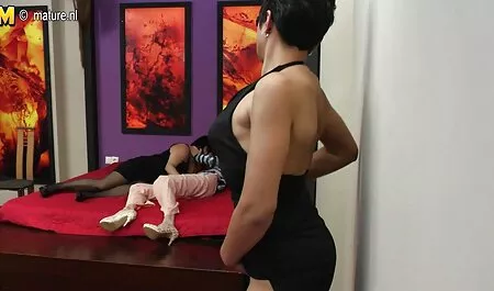 Frágil y chiquita chica sexo con la videos pornos veteranas maduro hombre con la grande polla
