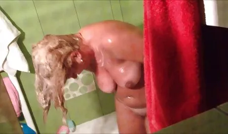 Puta videos de pornos maduras rubia se masturba el coño con un juguete gigante en una webcam de seguimiento