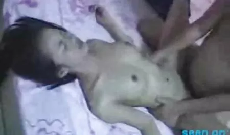 En una fiesta en la oficina de su esposo, la rubia conoció el amor de su rica y él le prometió que la mantendría todo el año si le lamía el ano como hace un año y las chicas rusas accedieron a hacerlo, pero la sorpresa no termina ahí videos veteranas follando porque ella también para chuparlo. y déjate ser follada en el culo