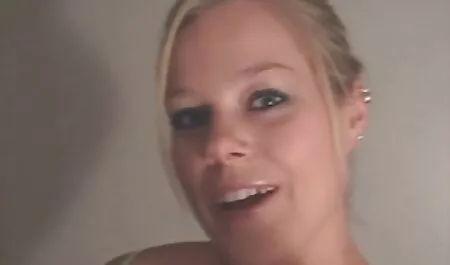 La fruta prohibida siempre es dulce y ella lo sabe muy bien, así que para follar con la gran polla de su padrastro, tiene que esperar hasta videos xxx veteranos el anochecer, e incluso entonces probará la plenitud de ella en el coño encajará en la suya.