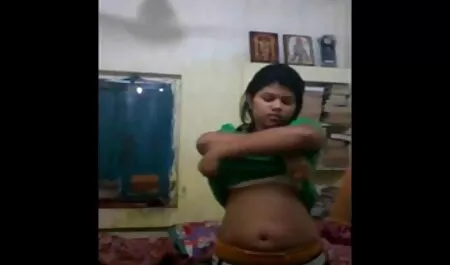 Una nueva chica en la videos xxx con veteranas oficina golpeó su coño en una fotocopiadora y el jefe decidió averiguar más un personal lleno de promesas