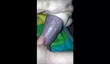 Tetona joven rubia con dificultad poner videos de veteranas buenas su coño en un gran falo de su pareja