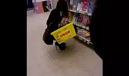 Mamá pelirroja con grandes tetas encontró que su xxx veteranas caseros hija no sabe cómo chupar la polla y ella le muestra cómo hacerlo, y ella también es hermosa cuando solo follar al chico con el agujero apretado desearla en la parte superior