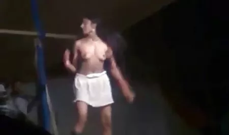 Una belleza de vacaciones con su jefe overid con el coqueteo porque ella recibe una follada anal duro con un videos de veteranas xxx creampie abundante, semen en anal