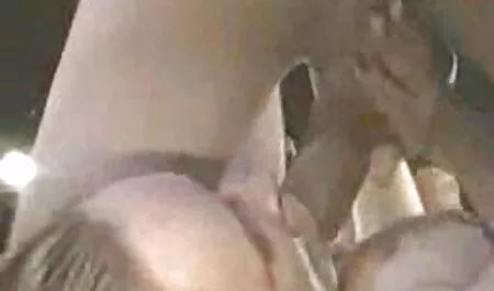 Doctor joven no pasó la prueba de experiencia de cumplimiento, y los oyentes decidieron castigarlo chupando su polla, pero cuando vio el tamaño de él, por supuesto, ella quiere xxxx veteranas sentirlo en su coño y correrse en las tetas, tetas grandes,