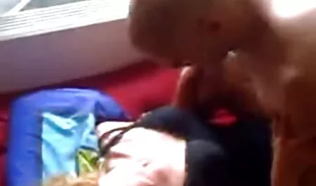 Hermoso ver películas porno en la computadora portátil y masturbarse hinchazón coño con vibrador hasta videos de xxx veteranas llegar al orgasmo