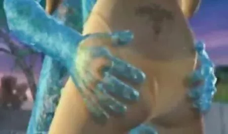 La madre se estaba masturbando, solo mira películas porno en el veteranas buenas follando teléfono de su hijo, y luego ella lo cogió un acabado áspero
