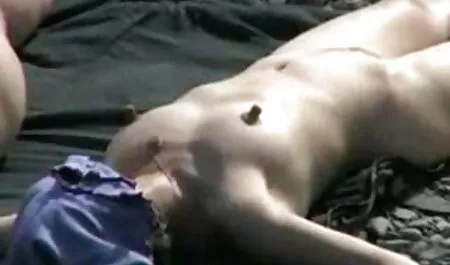 Acostada en la silla, su rubia Lon chicas con gran culo celoso solo en su ano y hasta el orgasmo, un momento después dejó veteranas con jovenes xxx que su novio cum semen en su agujero coño.