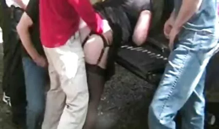 Su hermana, preocupación y travesura decidieron ayudar a mi hermano a aliviar el estrés y la presión antes de los ver videos porno de veteranas exámenes médicos de la universidad