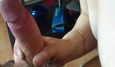Azotaina la veteranasfollando mucama en la rubber mask humillado por dos pollas de su jefe