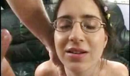 Sexy tetona madre se veteranas follando con negros movió de un consolador a un grifo masculino