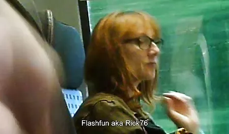 Frágil joven orgía golpeando videos pornos de mujeres veteranas en L. con una bomba hasta el
