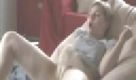 Chica masturbándose como una red observada, la Red de pista de puta veteranas amateur xxx conseguir un orgasmo