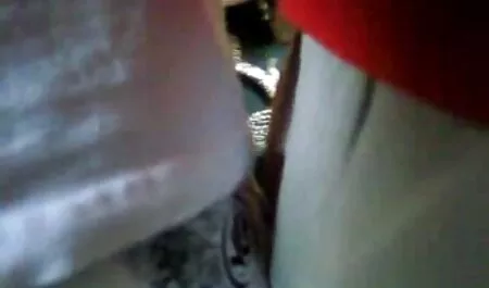 Chica atrapada masturbándose vecino de al lado está hurgando en la habitación en sus manos videos de veteranas follando con vibrador y bragas de ella y él tendrá que encantar el agujero de su sudor tanto tiempo para que los agricultores entren en su coño, y yo, y un deseo de sexo.