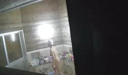 Ate a la novia juguetona de su hermana para eliminar fotos de su videos sexo veteranas teléfono, follando su coñito peludo cubierto de maleza en el patio en la silla de salón