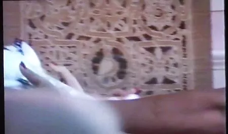 El jefe une los brazos y las piernas de la secretaria tetona y se folla a la perra gimiendo en veteranas foyando el culo en un estilo bdsm fetiche
