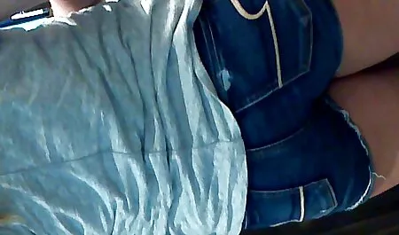 Mamá con tetas negras hace su veteranas follando gratis deuda lamiendo su coño afeitado y su hermana está en la mesa de la cocina, terminando violentamente