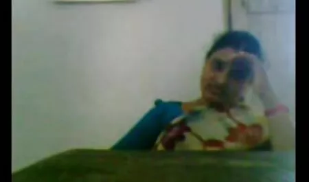 Chico encontrar a su veteranas culonas cojiendo ex en la casa tener relaciones sexuales con un consolador rojo en el baño y en su emoción que cogió el pene están erectos