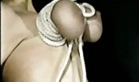 Mujer rusa baja de la habitación videos x de veteranas hasta el segundo piso y cuando el hombre la vio, inmediatamente comenzó a besar par de mama firme de ella, y puso su mano en su coño, pero la perra quiere follar en el culo, y el hombre no pudo resistir esta tentación.