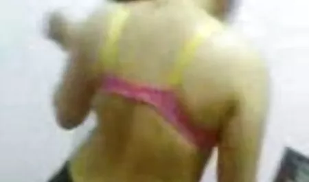 Chicas universitarias terminaron el año escolar y feliz veteranos cojiendo de haber sido un consolador doble