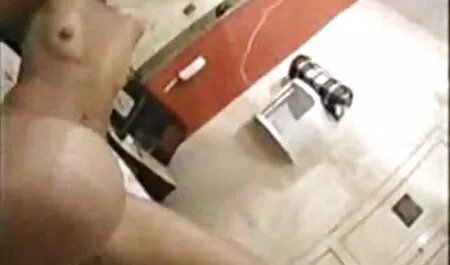 Leche árabe. Trae dos hombres para veteranas tetonas follando L. maldita sea