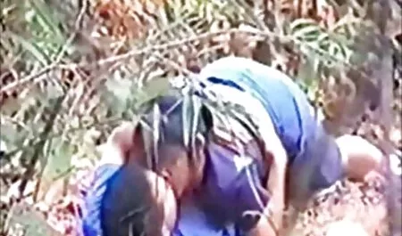 Un consolador rosa encaja perfectamente debajo de la medicina de un resto gordito y con él desarrolló su ano antes del sexo, en el que cuatro hombres ásperos la follan con dos su polla a la vez veteranas culonas follando en el culo