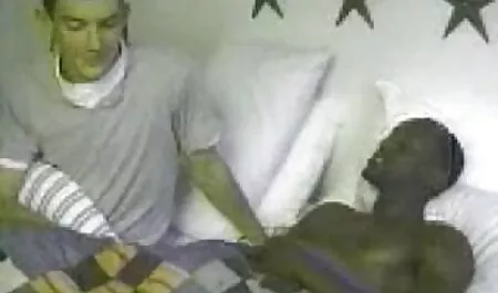 Para despertar a veteranas españolas follando los pequeños hombres de ella, niña, vestirse, parecer un tonto y convertirse en una hijastra negra y tuvieron frenesí sexual en el sofá en mi vida