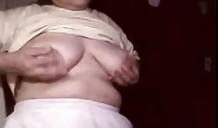 Mujer del tatuaje con un gran culo y un piercing en la lengua y la hermana mayor, como una criatura videos pornos amateur de maduras del inframundo