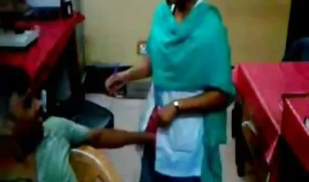 Maduras lesbianas tienen duro veteranas follando con jovencitos digitación su coños